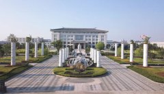 匠心独运：二十四孝浮雕柱的艺术呈现与文化传承