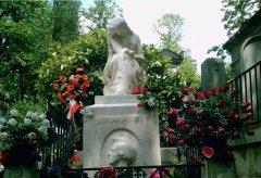 墓园雕塑：镌刻永恒的静默诗篇