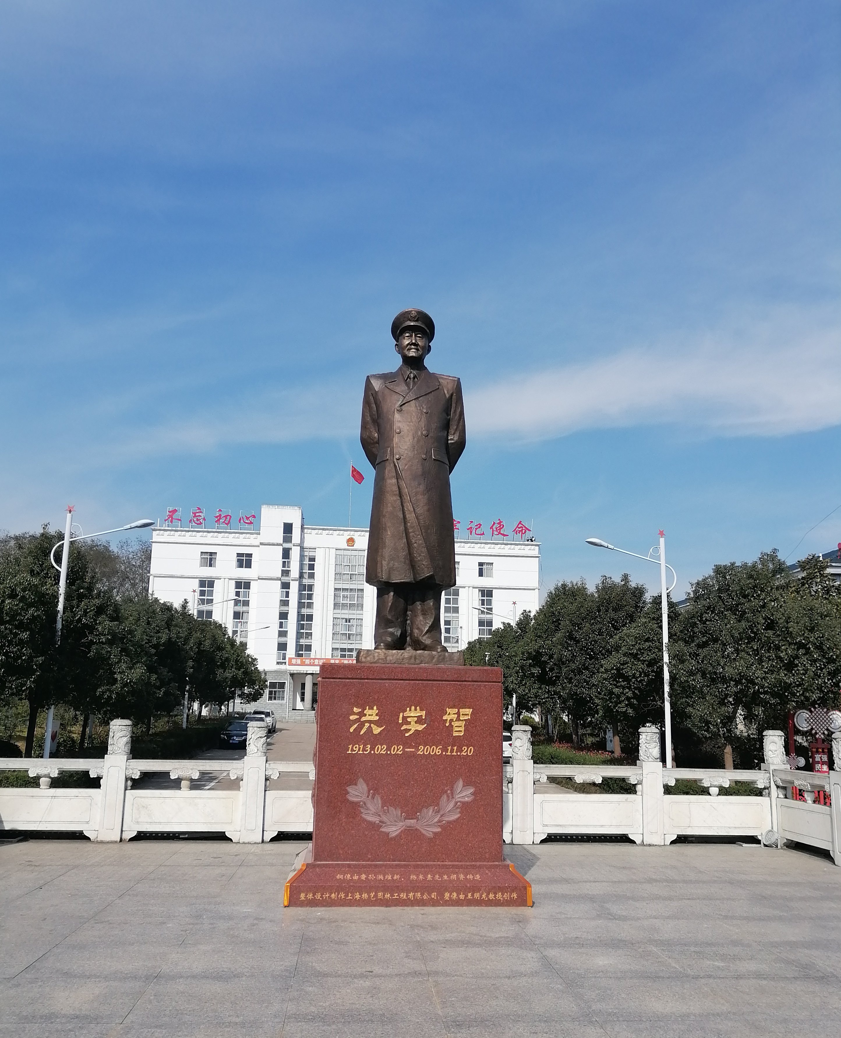 墓园铜韵，不朽的人文记忆